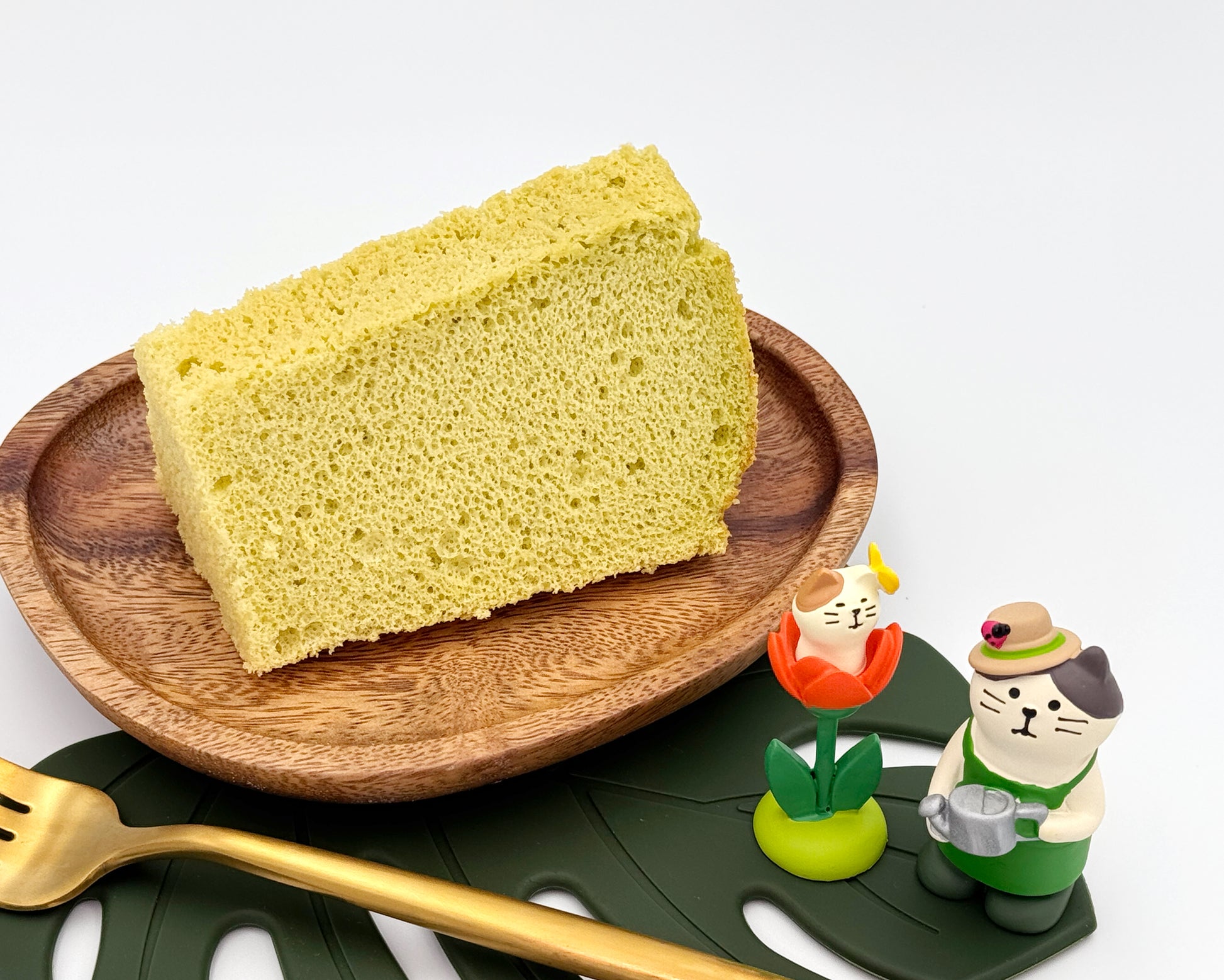 Naked pandan chiffon cake, sliced