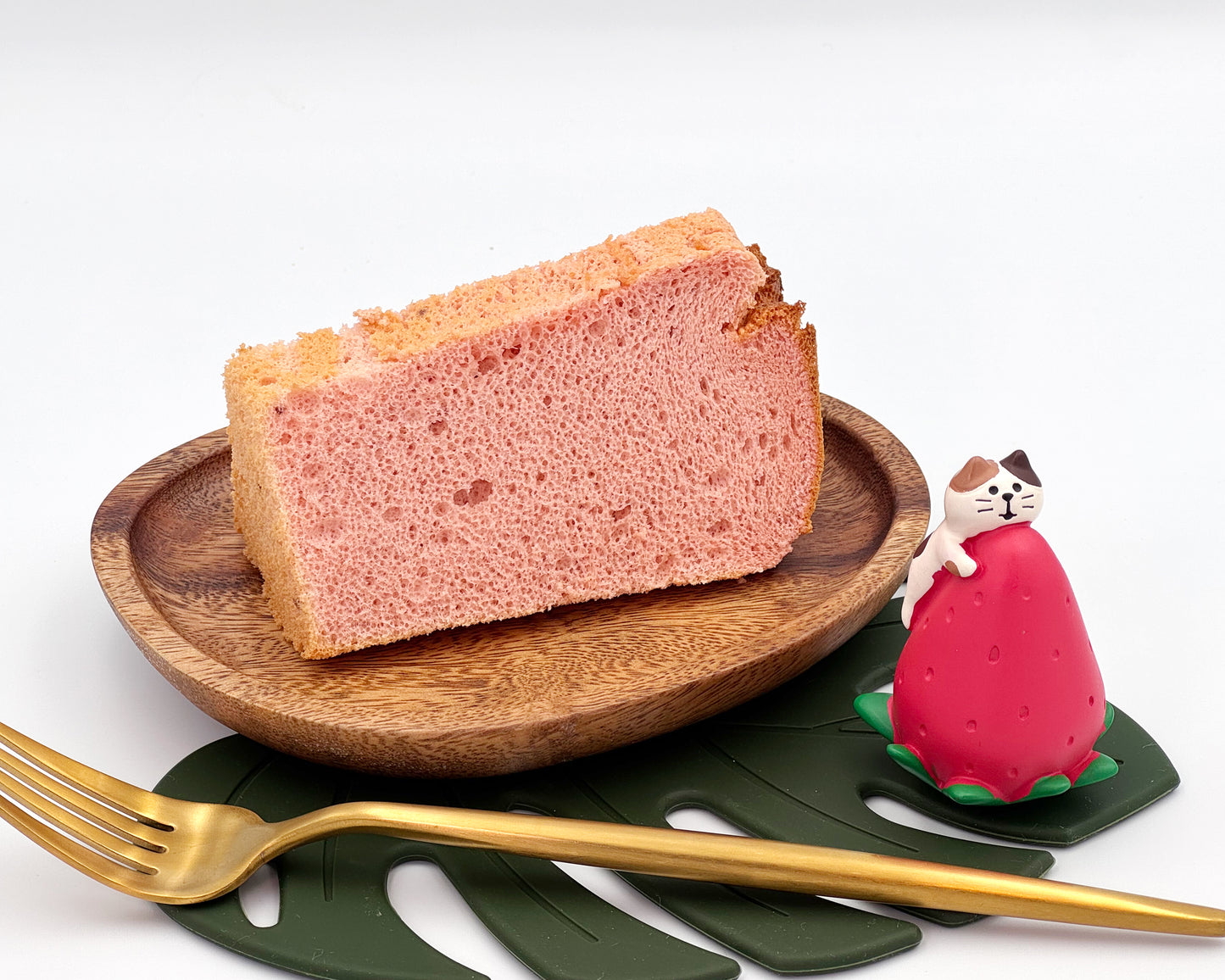 Naked strawberry chiffon cake, sliced