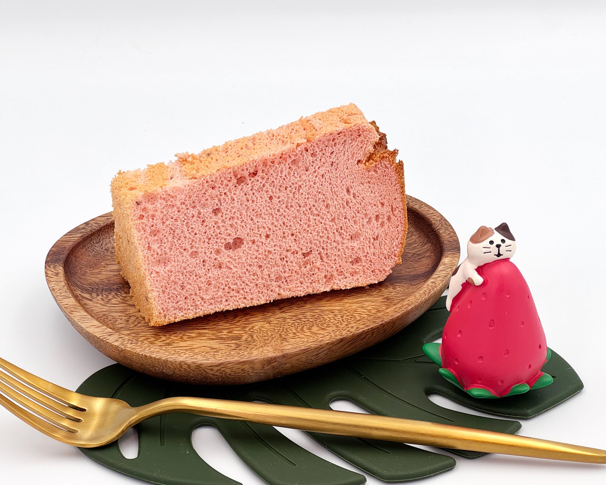 Naked strawberry chiffon cake, sliced